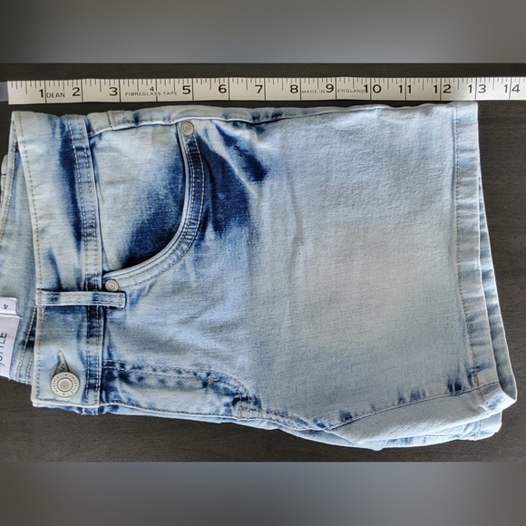 Women's Jean shorts - Picture 5 of 8